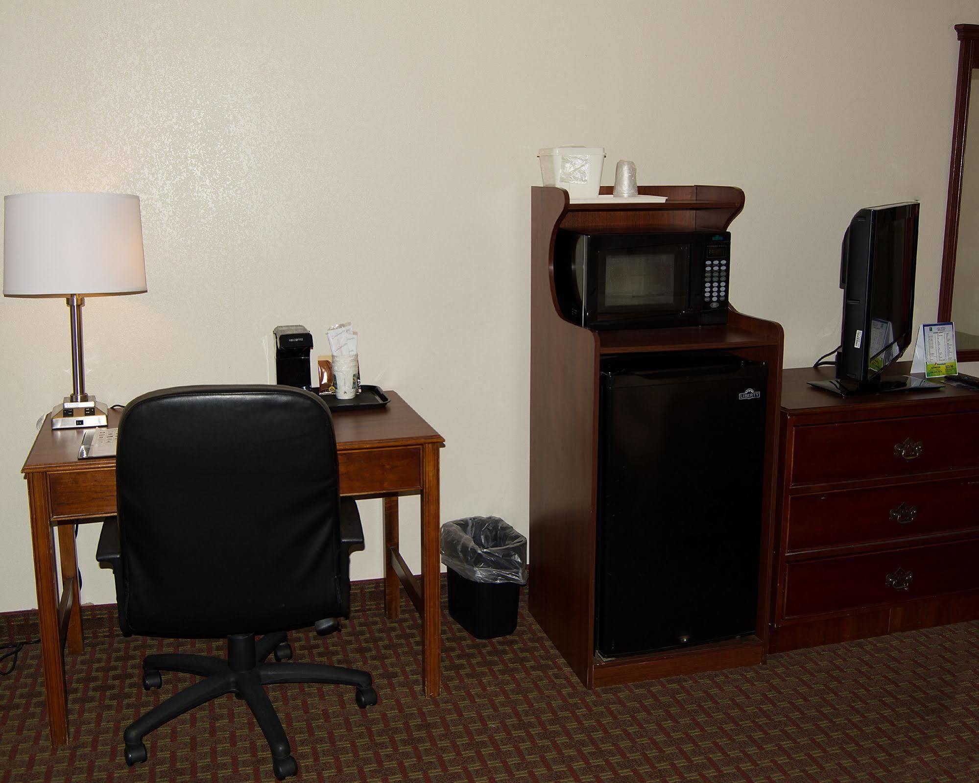 Quality Inn & Suites Lexington Near I-64 And I-81 Timber Ridge Екстериор снимка
