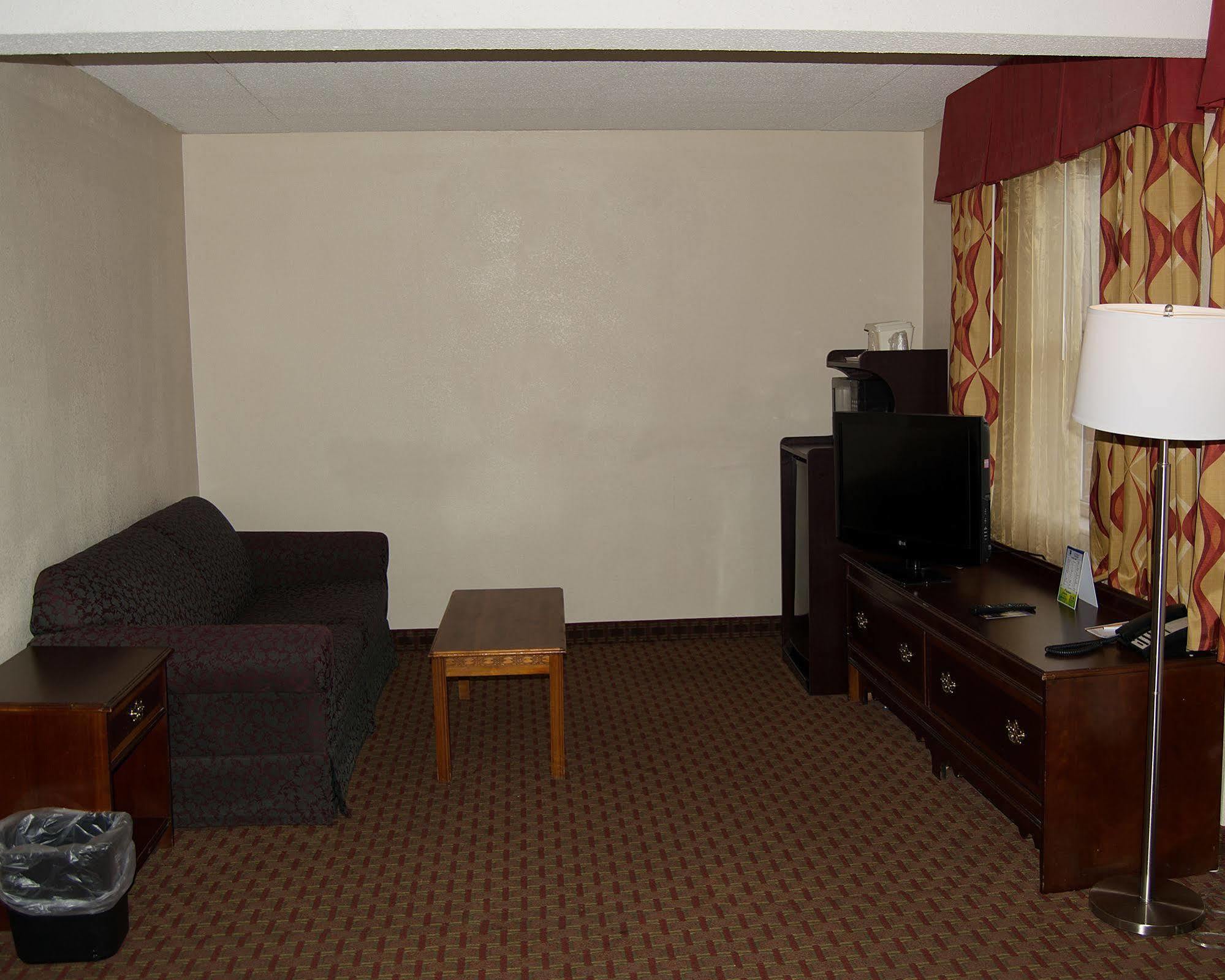 Quality Inn & Suites Lexington Near I-64 And I-81 Timber Ridge Екстериор снимка