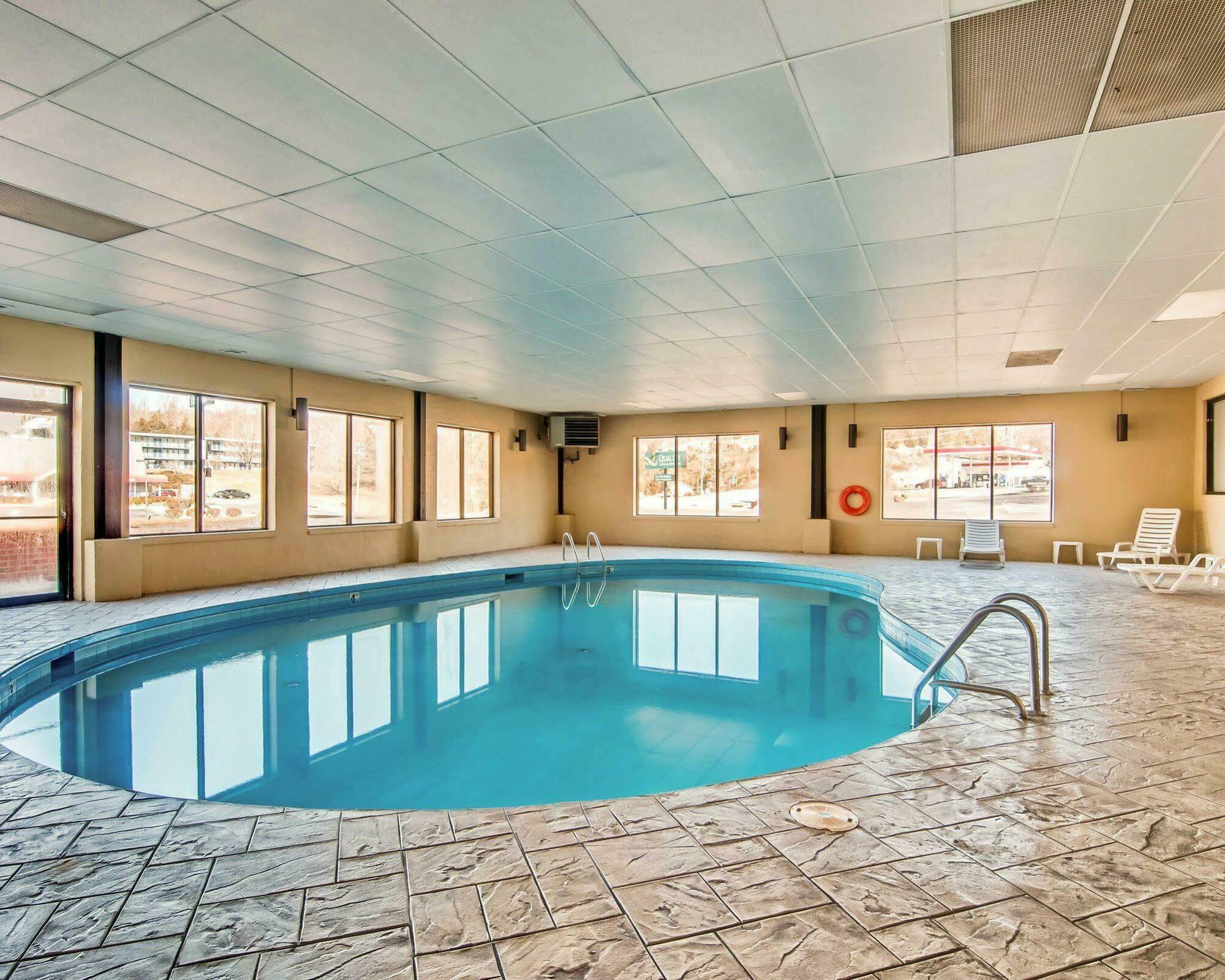 Quality Inn & Suites Lexington Near I-64 And I-81 Timber Ridge Екстериор снимка