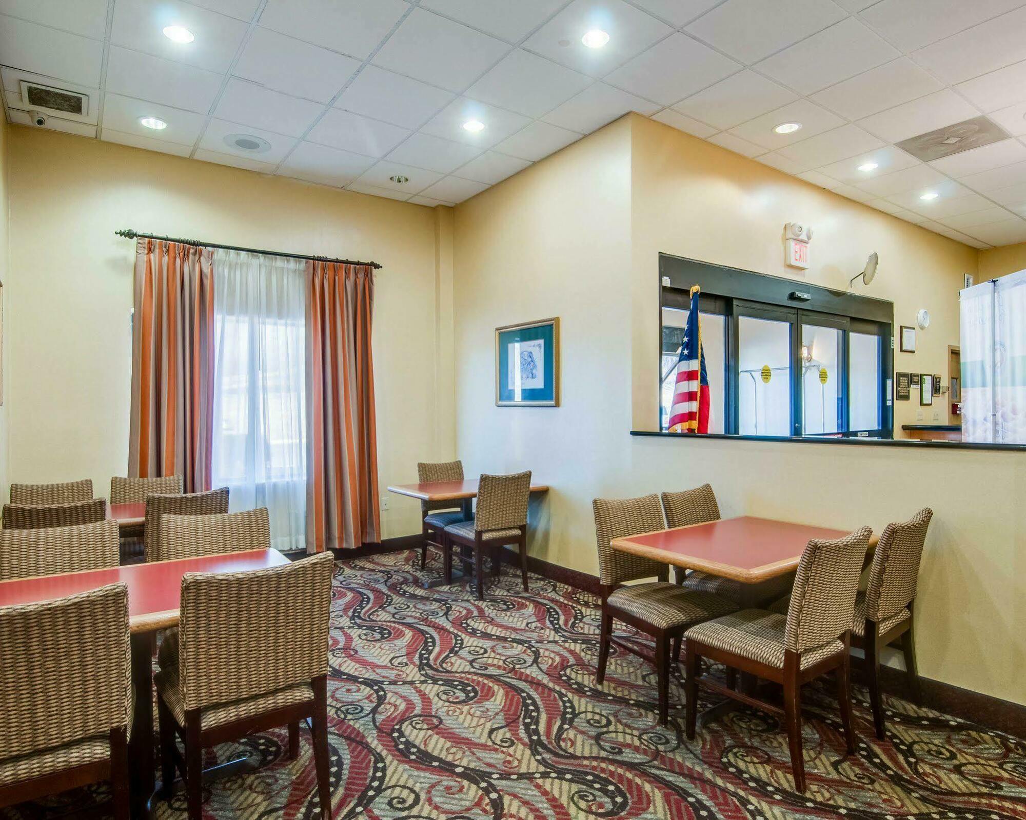 Quality Inn & Suites Lexington Near I-64 And I-81 Timber Ridge Екстериор снимка